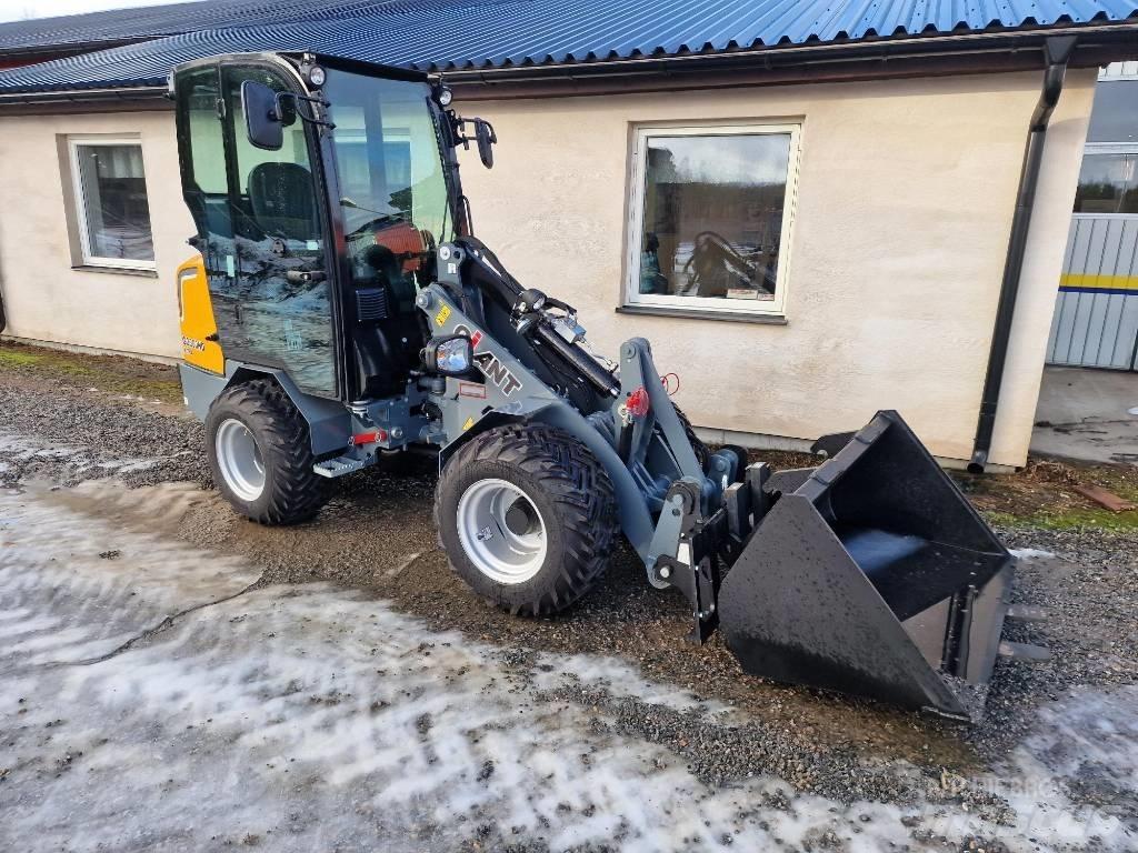 GiANT G2300 HD Multi purpose loaders