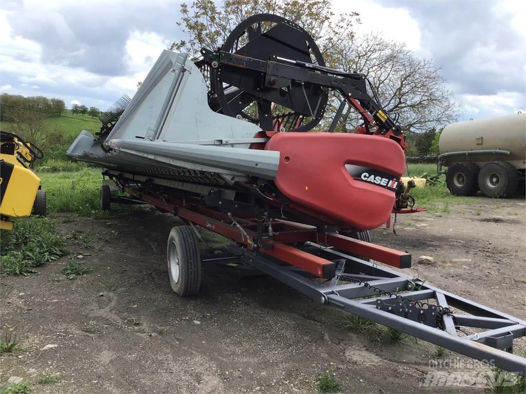 Case IH 3100 Combine harvester heads