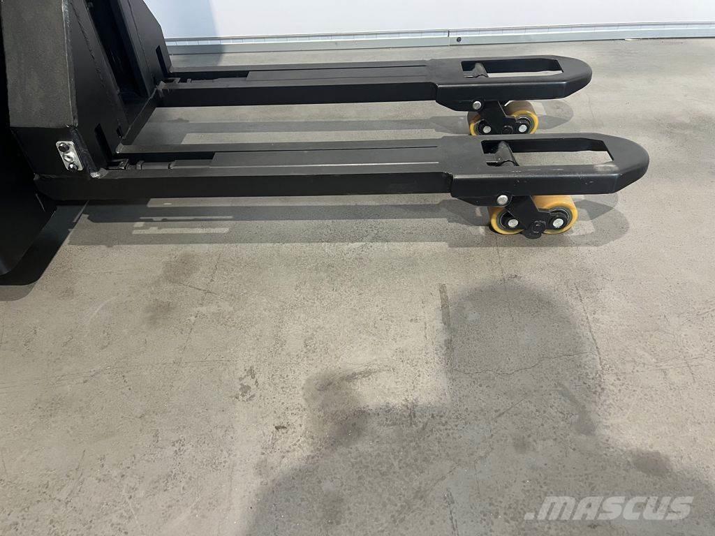Clark WS10Mi Pedestrian stacker