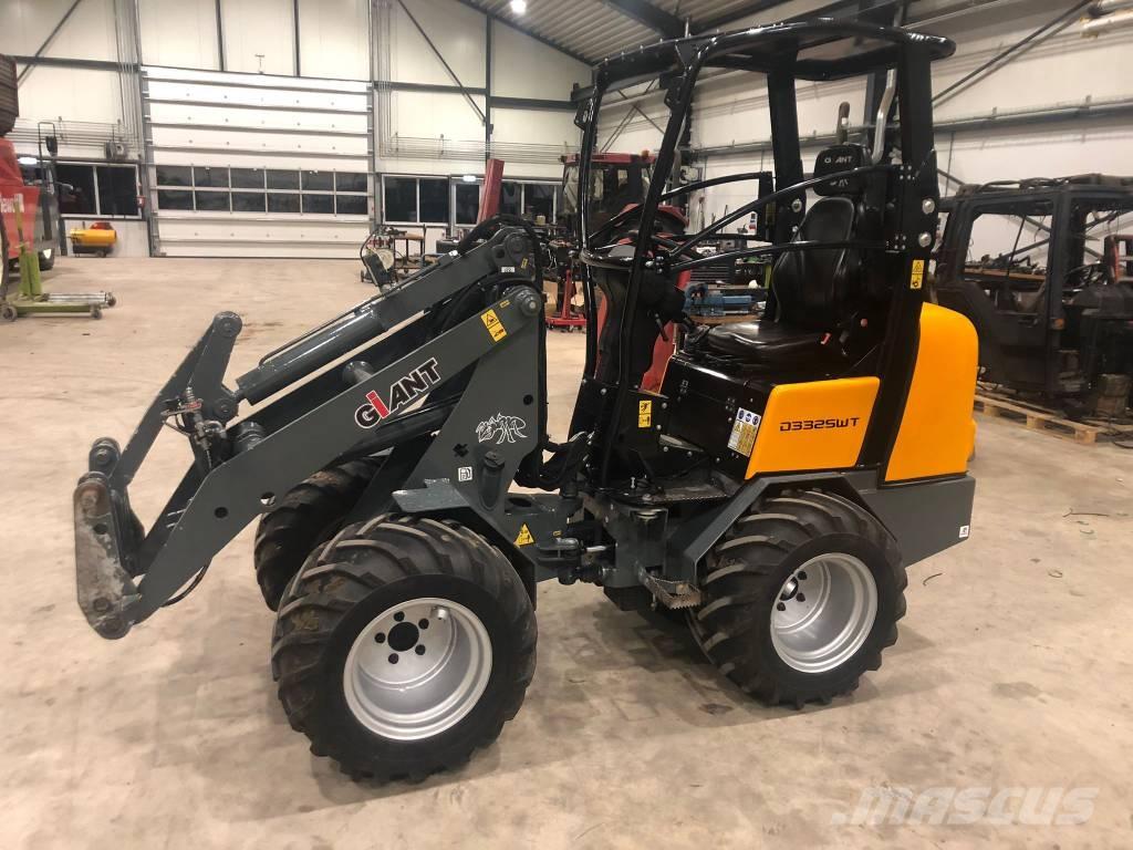 GiANT D 332 SWT Multi purpose loaders