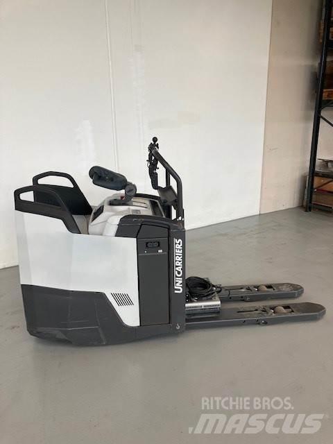 Atlet PLP 200 Low lifter with platform