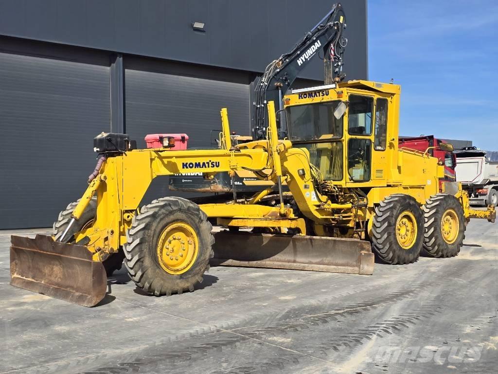 Komatsu GD 521 A-1 Graders