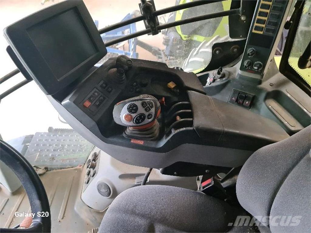 CLAAS Axion 810 Tractors