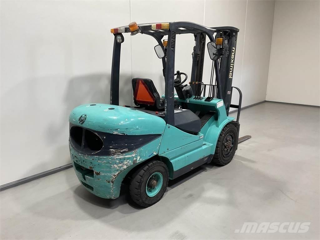 Maximal FD35T Diesel trucks