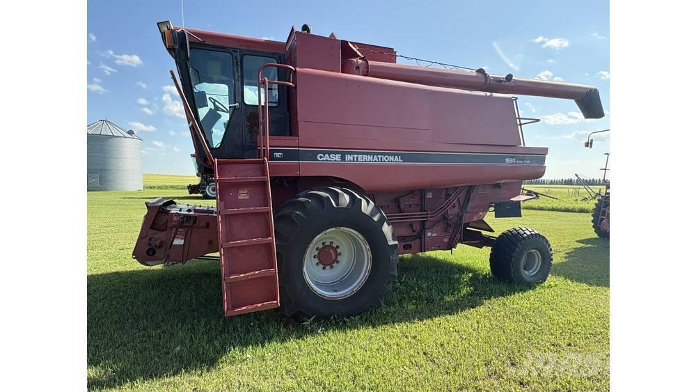 Case IH 1680 Combine harvesters