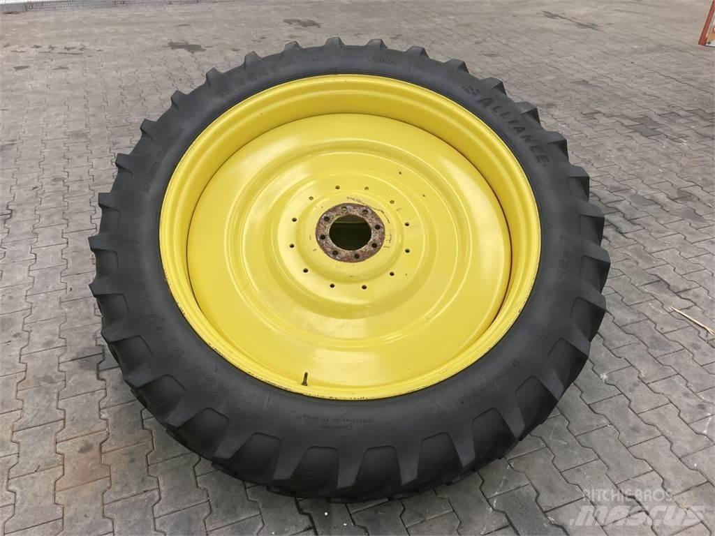  UNBEKANNT 13.6R48 Tyres, wheels and rims