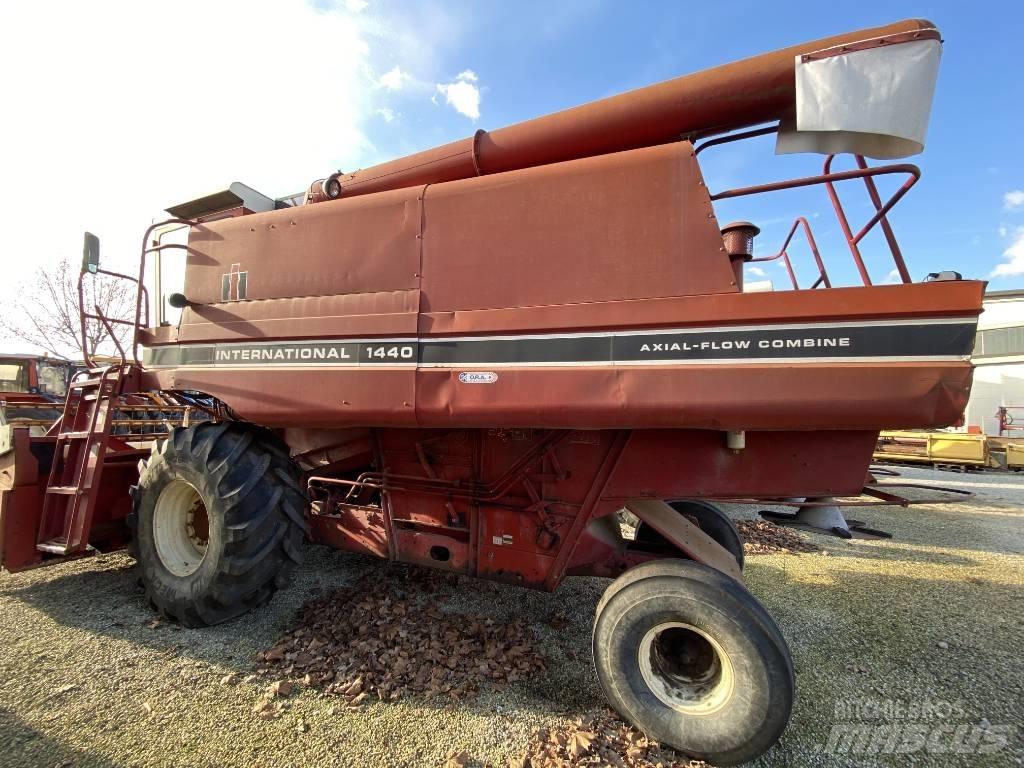 Case IH 1440 Combine harvesters