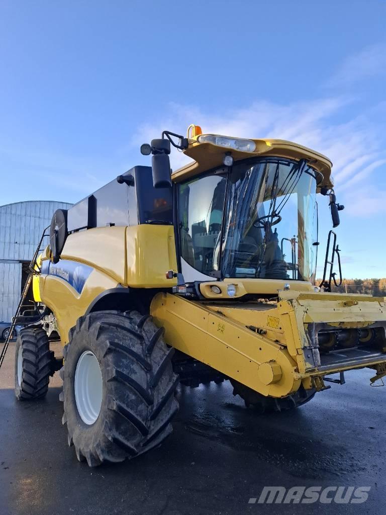 New Holland CX 840 Combine harvesters
