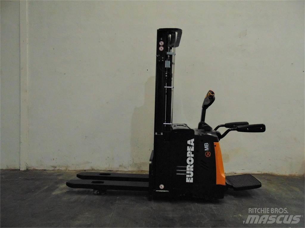  ES16 RSI Pedestrian stacker