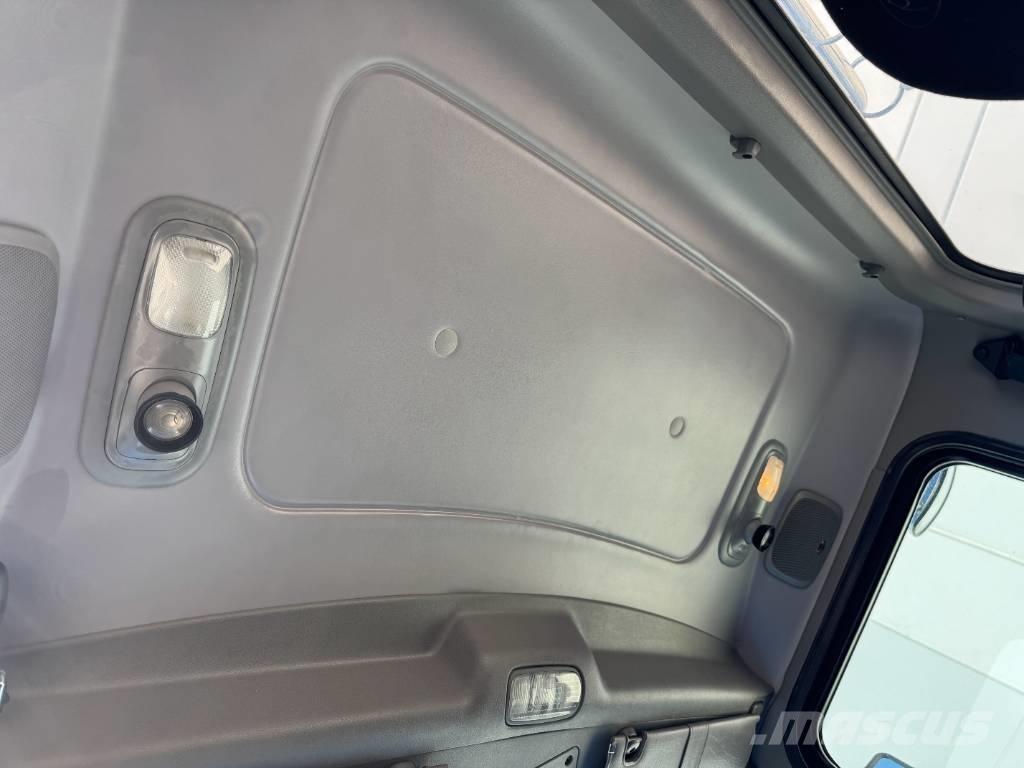 Peterbilt 389 Tractor Units