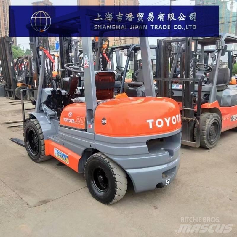 Toyota 6 FDF 30 Diesel trucks