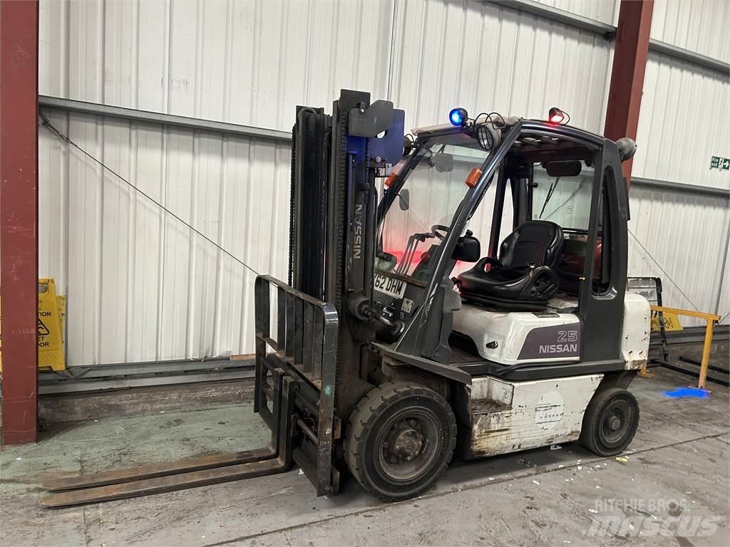 Nissan U1D2A25 LPG trucks