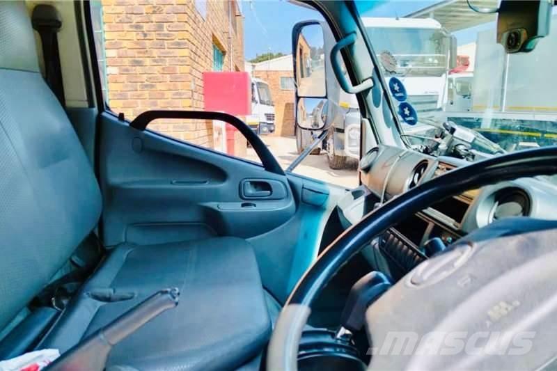 Hino 300 614 Other trucks
