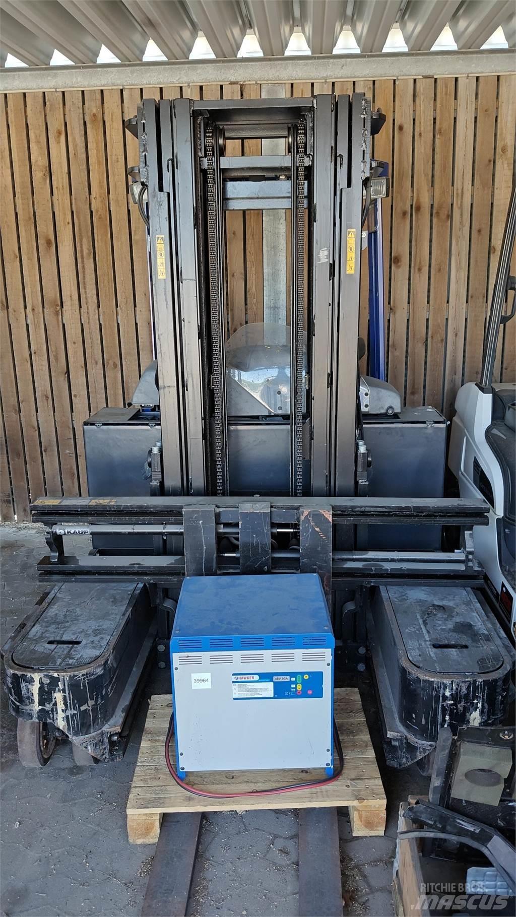 Rocla TEM25 4-way reach trucks