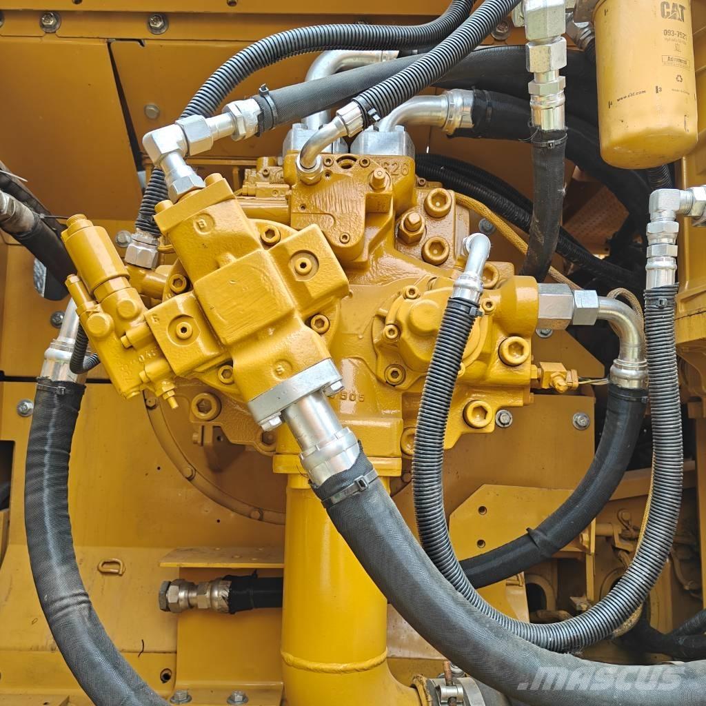 CAT 336D2 Crawler excavators