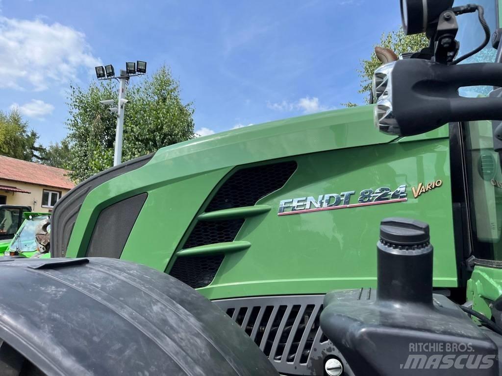 Fendt 824 VARIO Tractors