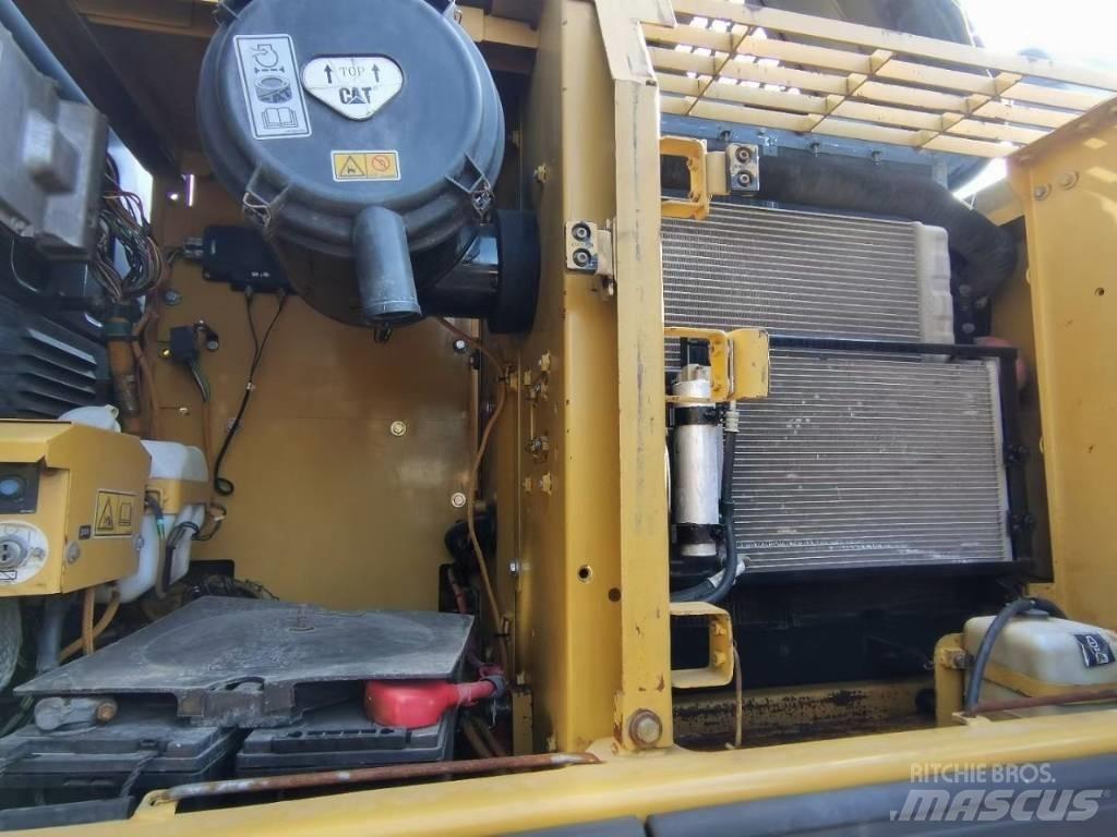 CAT 320 Midi excavators  7t - 12t