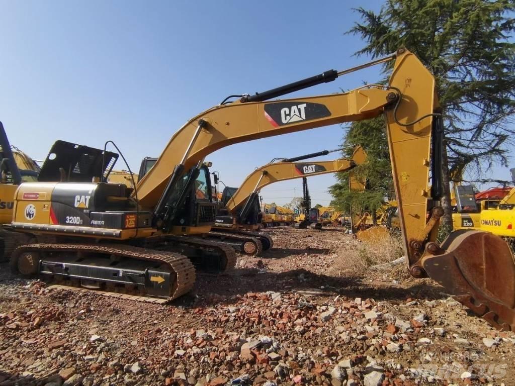 CAT 320 Midi excavators  7t - 12t