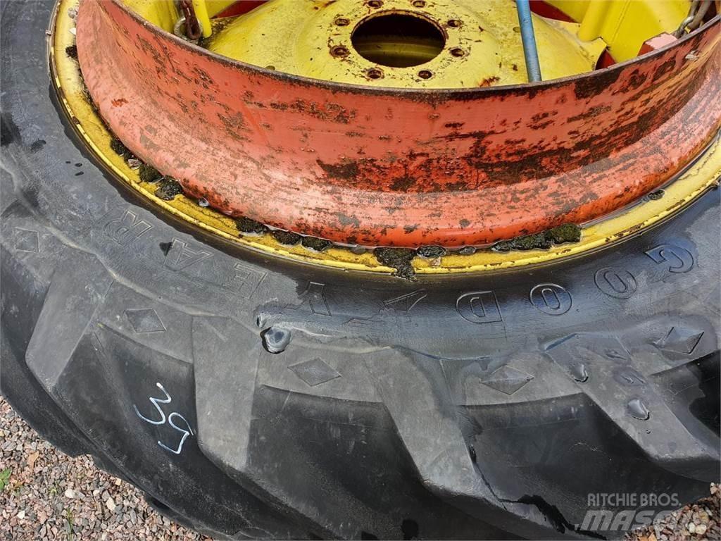 Goodyear 136-38 x2 Tyres, wheels and rims
