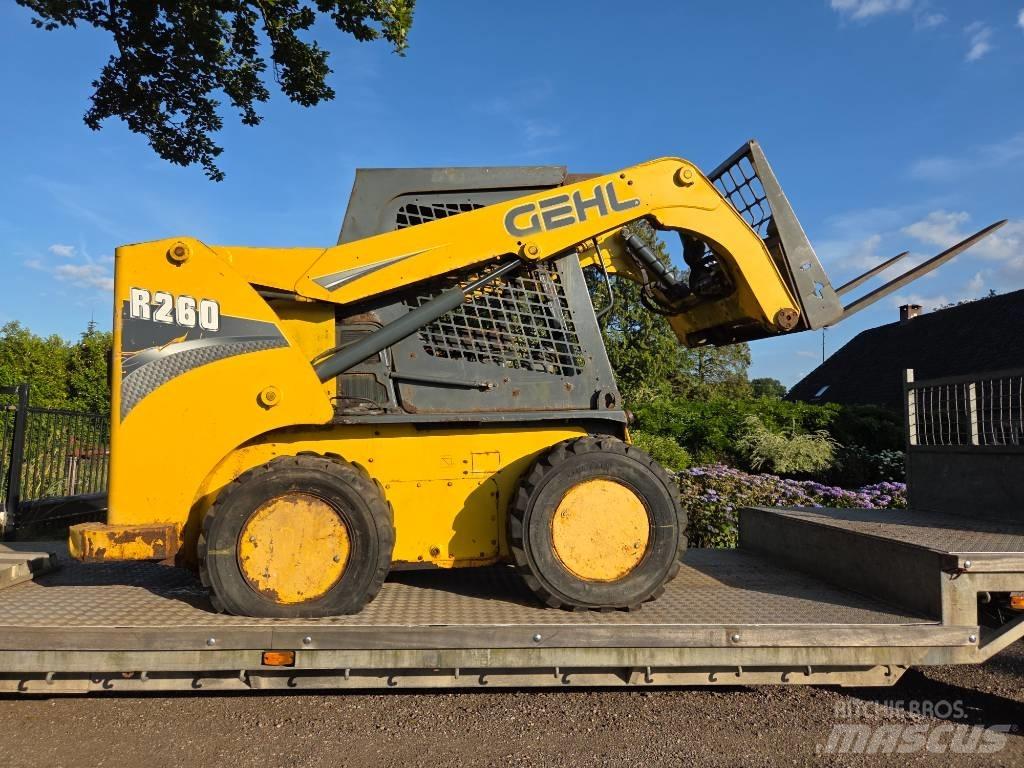 Gehl R 260 DEFECT!! Skid steer loaders