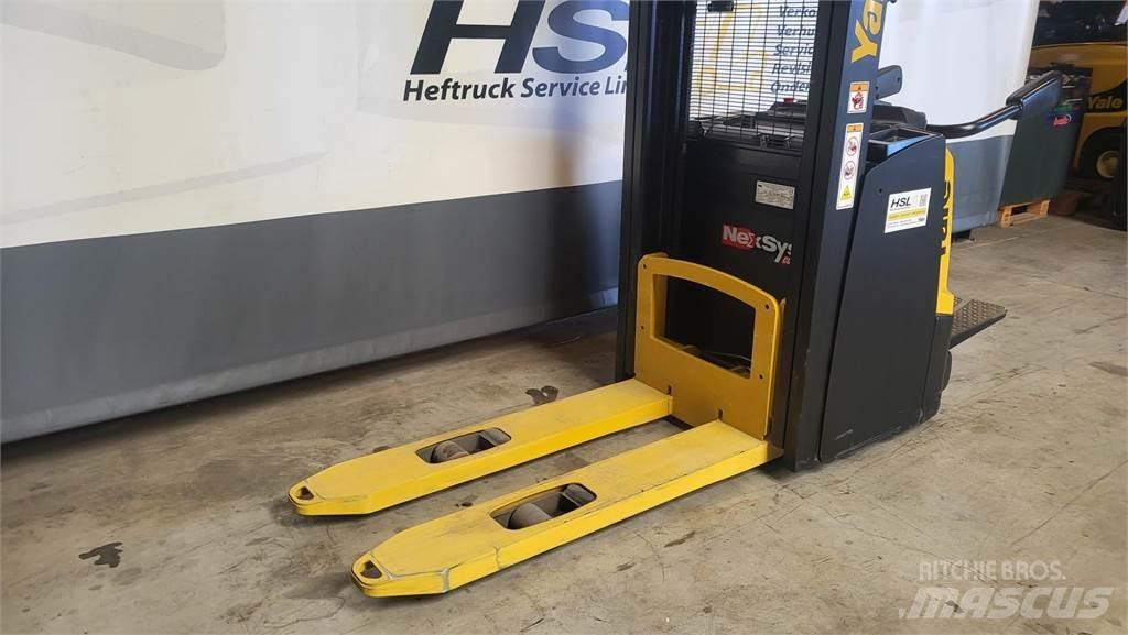 Yale MS12X Pedestrian stacker