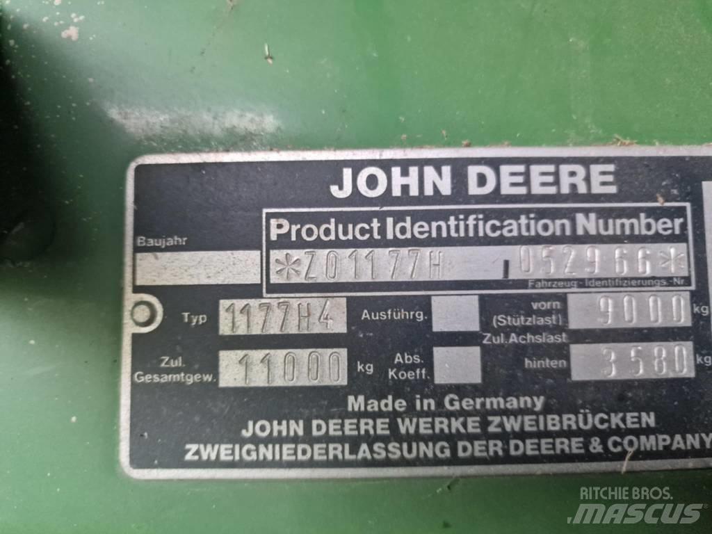 John Deere 1177 Combine harvesters