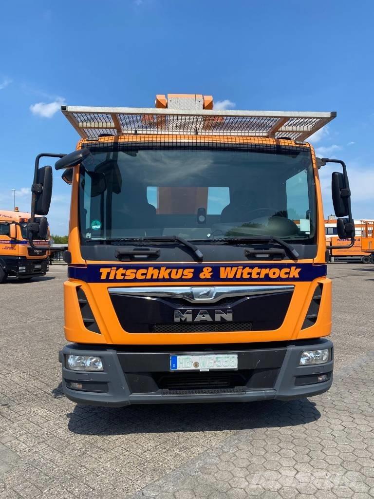 Palfinger P 300 Truck & Van mounted aerial platforms
