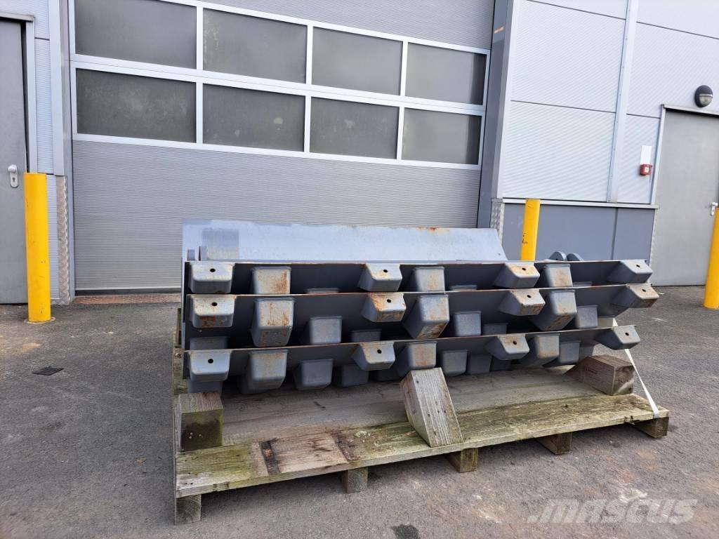 Hamm HC 130i Tracks, chains and undercarriage