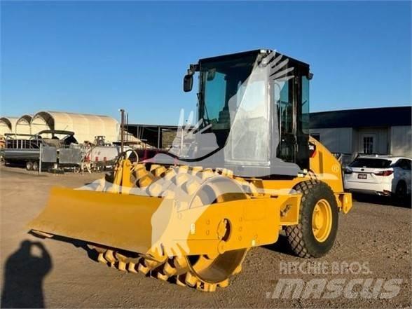 CAT CS44 Single drum rollers