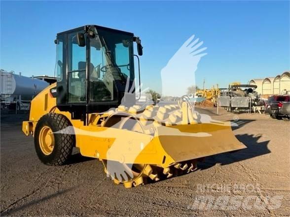 CAT CS44 Single drum rollers