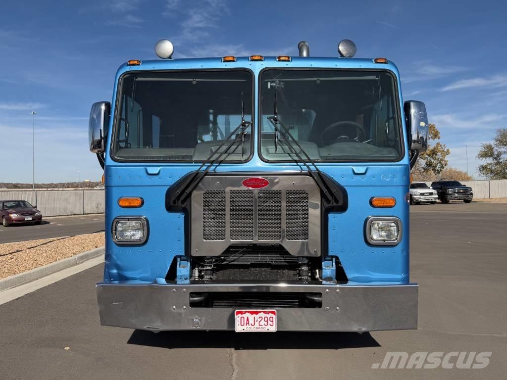 Peterbilt 320 Cable lift demountable trucks