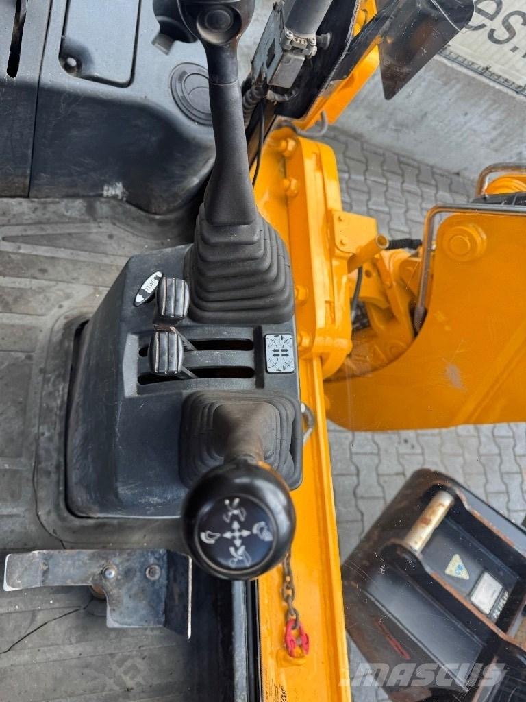 JCB 2 CX Backhoe loaders