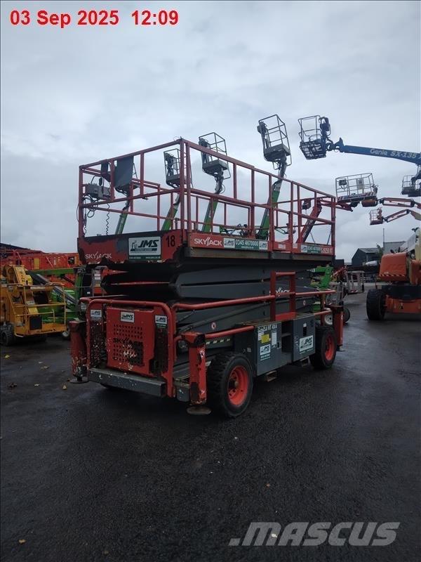 SkyJack SJ 9250 RT Scissor lifts