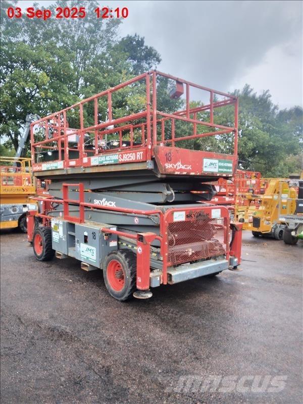 SkyJack SJ 9250 RT Scissor lifts