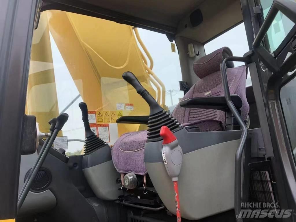 Komatsu PC450-8 Crawler excavators