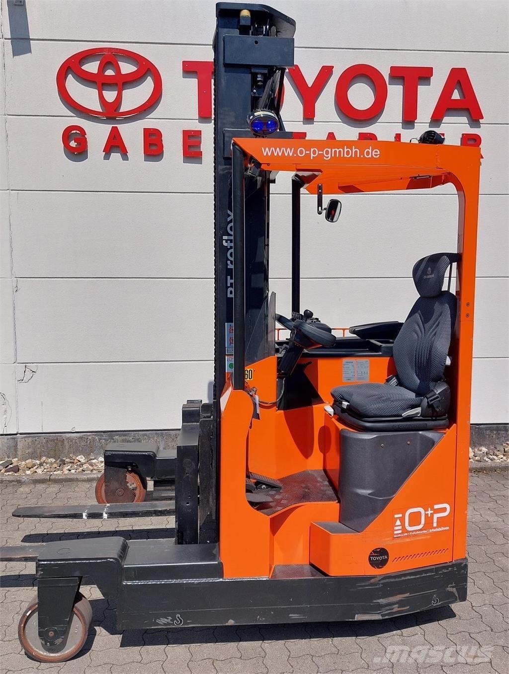 Toyota FRE270 4-way reach trucks
