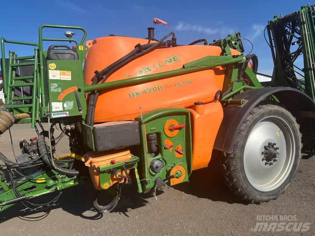 Amazone UX 4200 Trailed sprayers