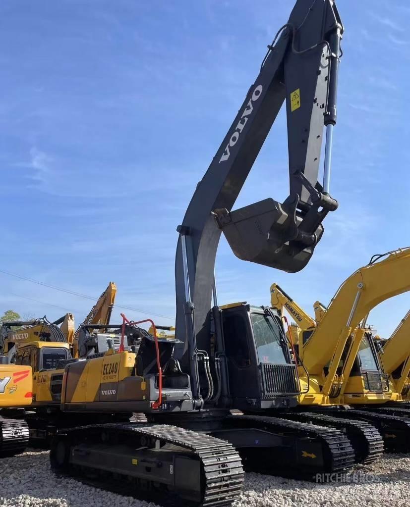 Volvo 240 Crawler excavators