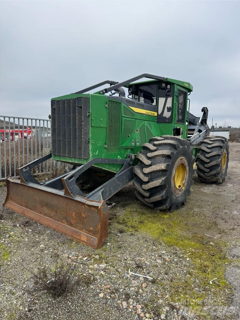 John Deere 748 Skidders