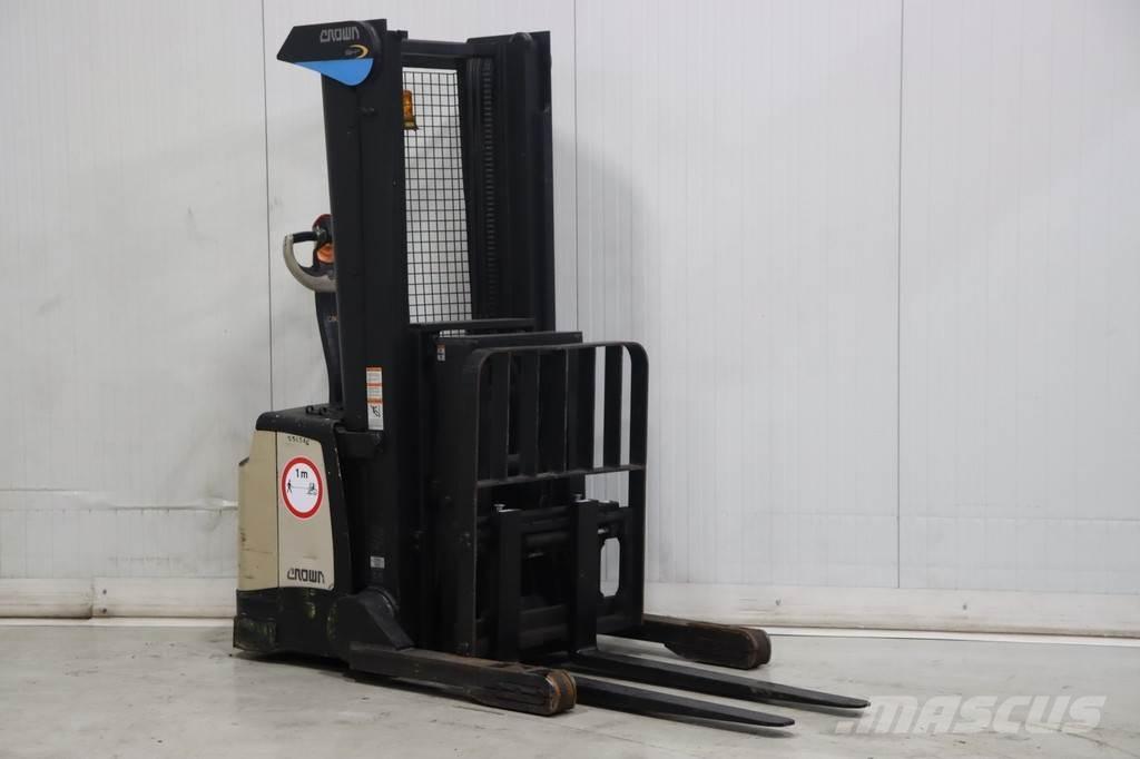 Crown SHR5520-1.13 Pedestrian stacker
