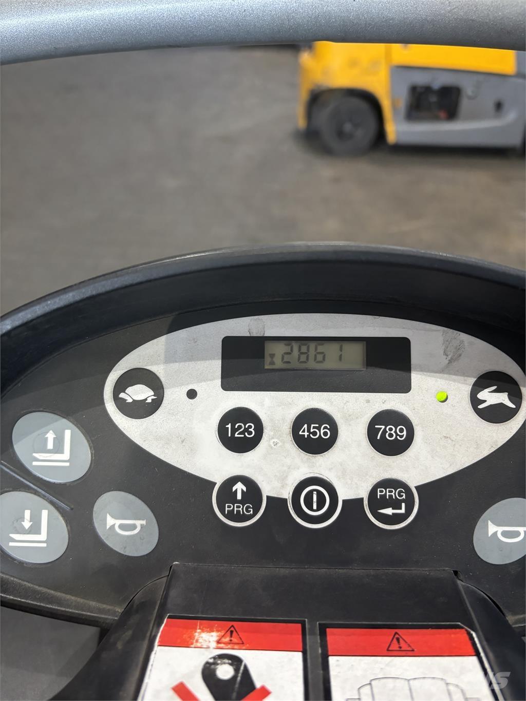 Still EXU-S22 Pedestrian stacker