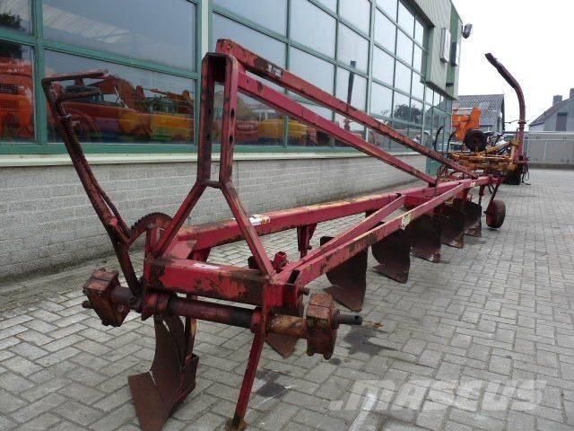 Ploeger met 7 schaar Conventional ploughs