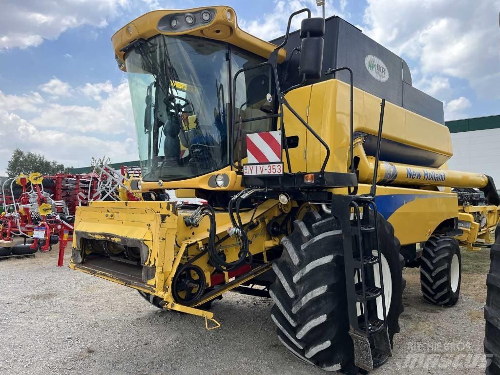 New Holland CSX 7080 Combine harvesters