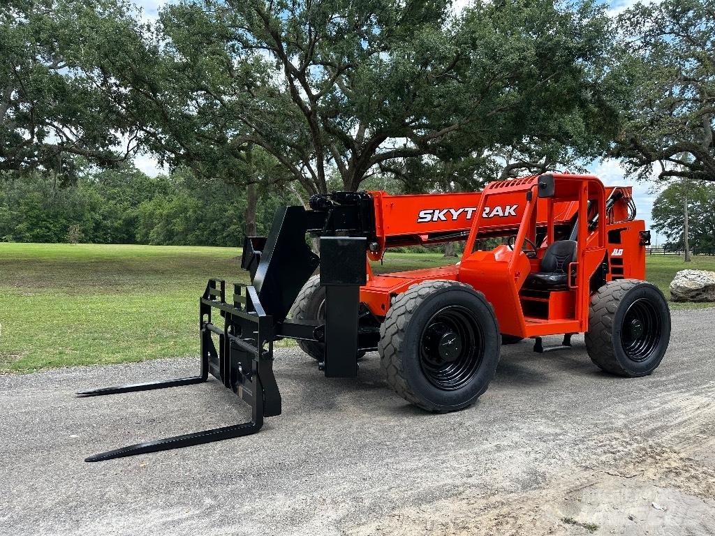 SkyTrak 10054 Telescopic handlers