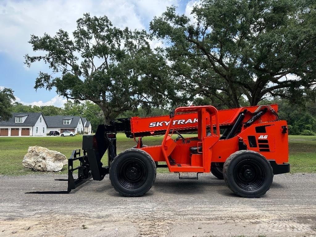 SkyTrak 10054 Telescopic handlers