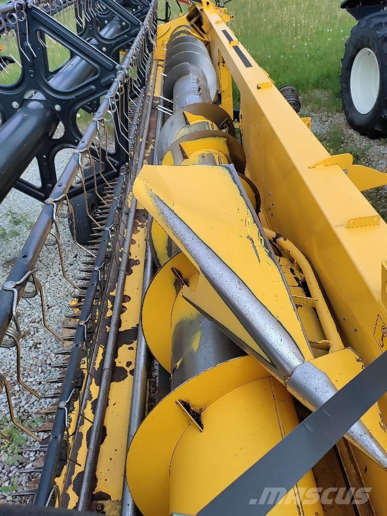 New Holland CX 8070 Combine harvesters