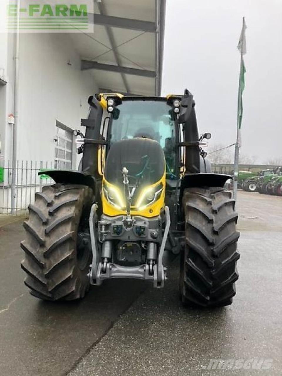 Valtra q305 Tractors