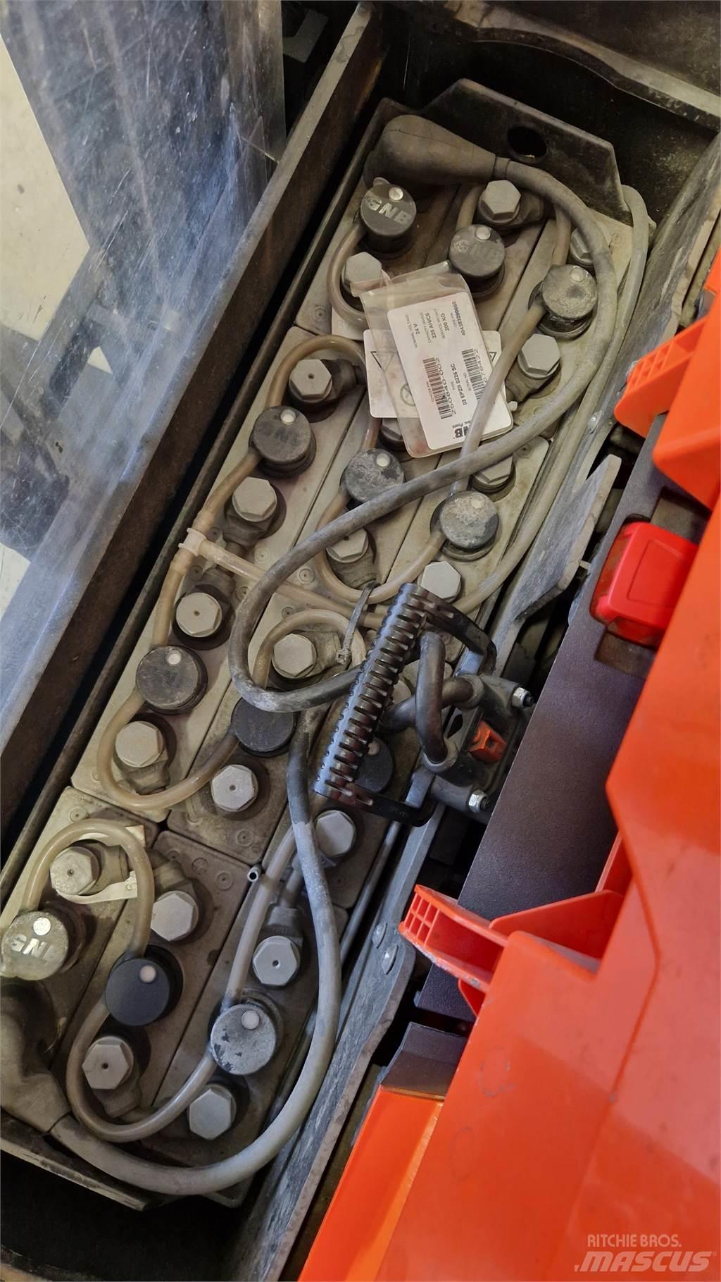BT SWE200D Pedestrian stacker