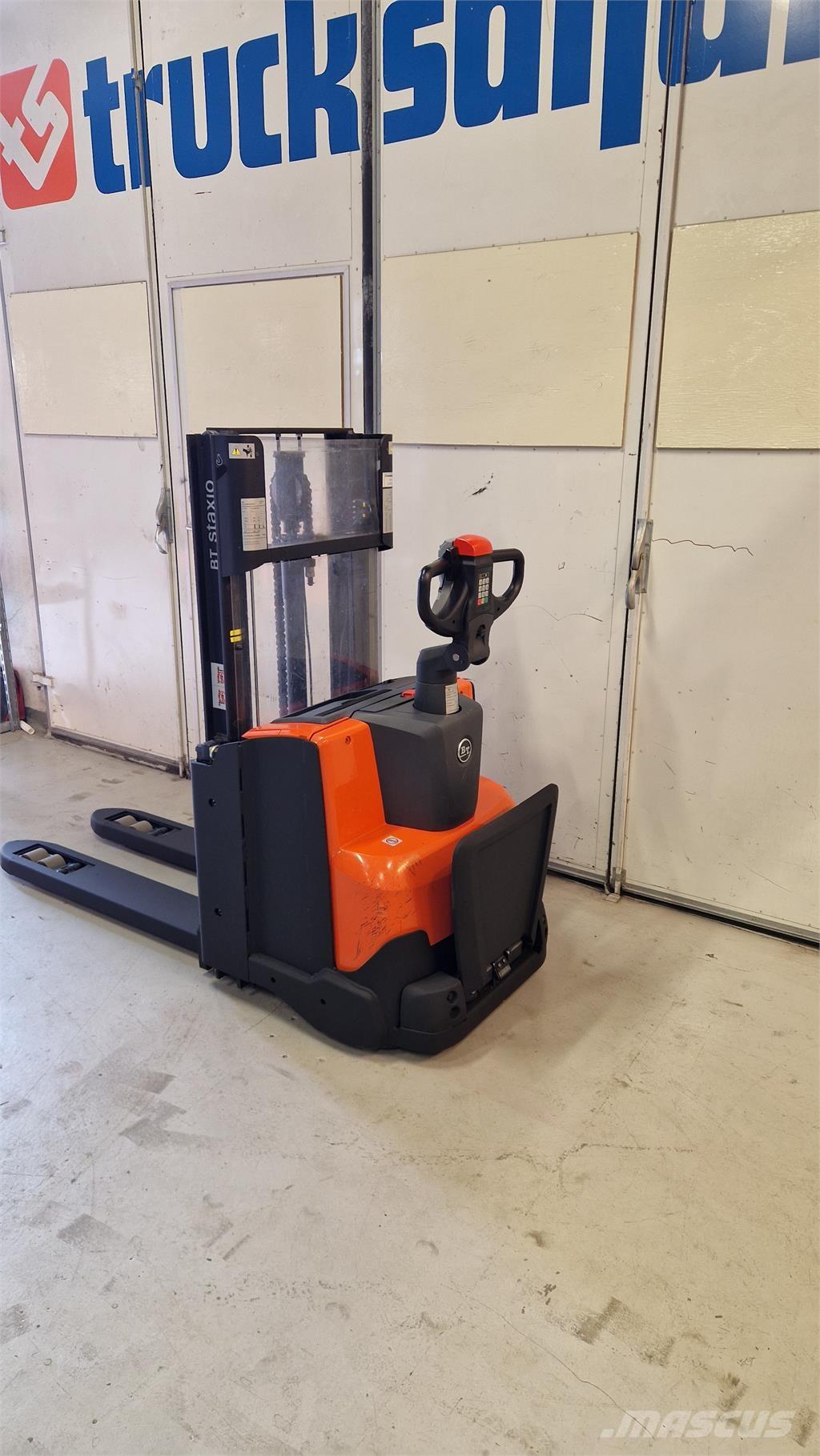 BT SWE200D Self propelled stackers