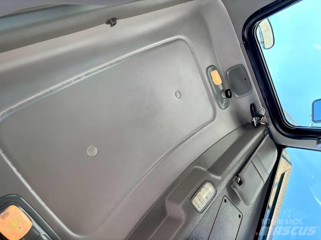 Peterbilt 365 Tractor Units